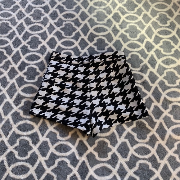 FOREVER 21 herringbone shorts - Picture 2 of 2